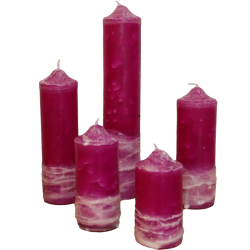 Magenta Stumpenkerzen-Kollektion – Handgemachte Eleganz mit zertifiziertem Wachs